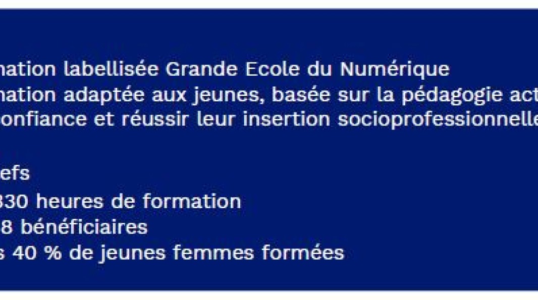 Encadré bleu foncé avec du texte blanc et orange présentant les atouts et chiffres clés d’une formation labellisée Grande École du Numérique, à destination des jeunes.
